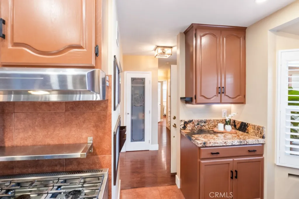 2425 Heather Avenue, Long Beach, California 90815 home-pic-13